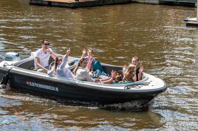 Sloeptocht door singels van Breda voor max. 7 personen (2 uur)