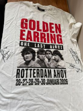 Golden Earring shirt met handtekeningen van Barry Hay, Rinus Gerritsen en Cesar Zuiderwijk 